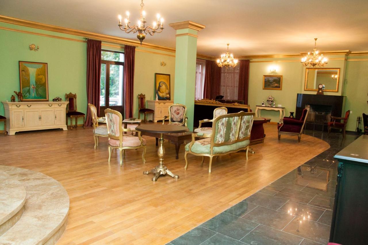 X Hotel Erevan Esterno foto