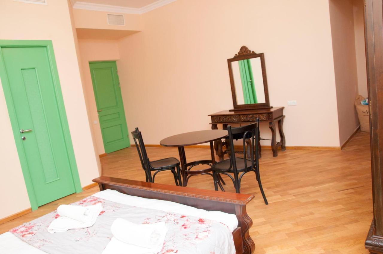 X Hotel Erevan Esterno foto