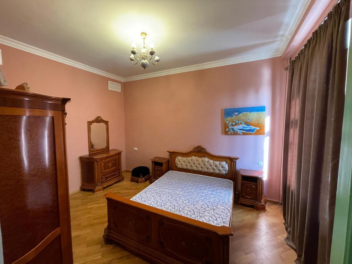 X Hotel Erevan Esterno foto