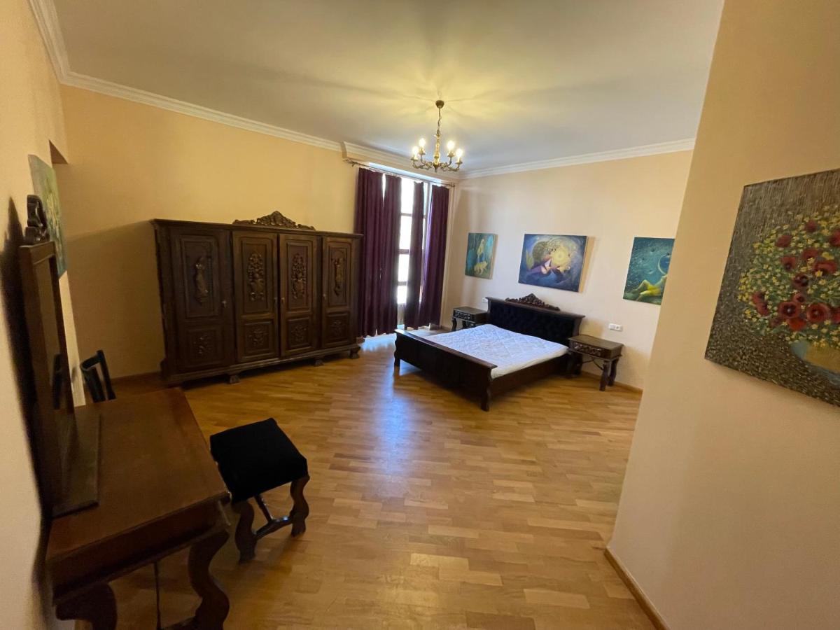 X Hotel Erevan Esterno foto